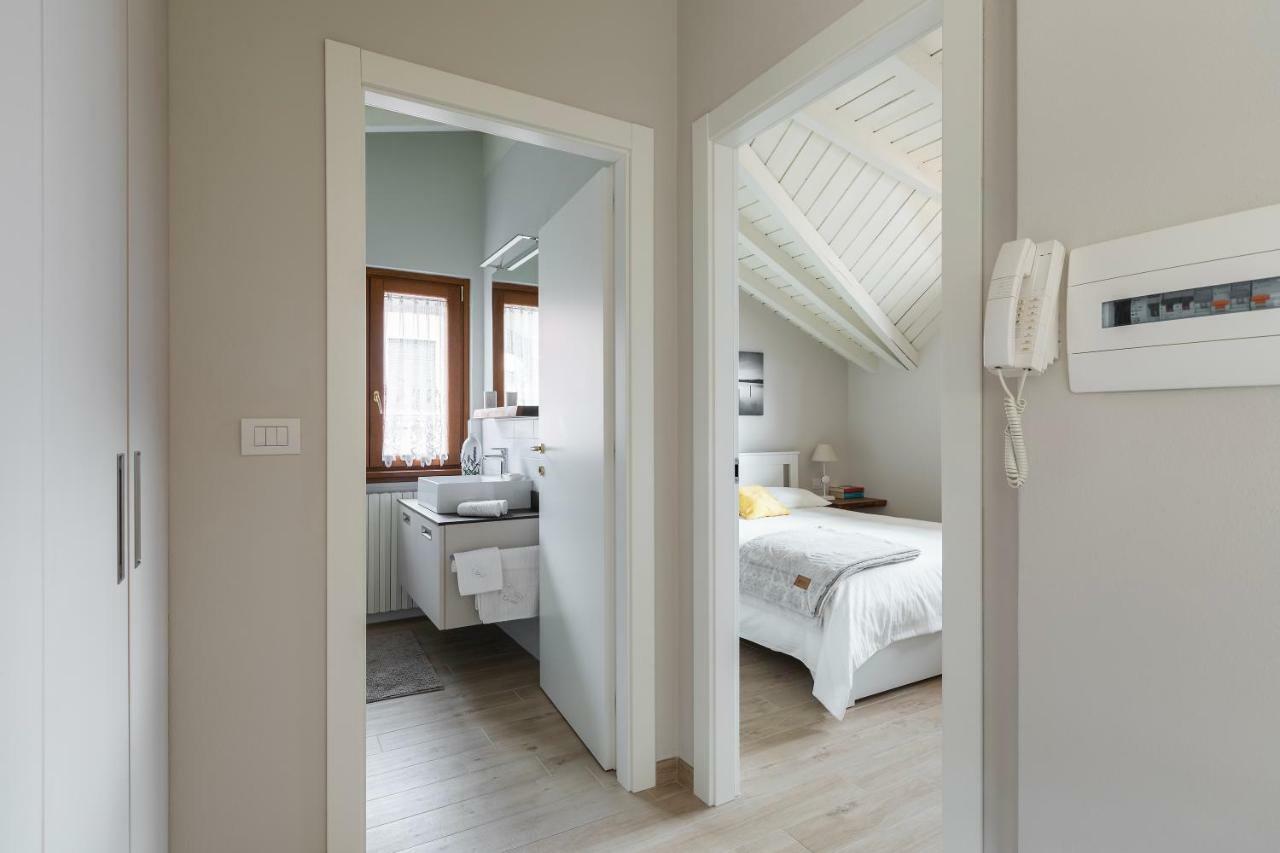 Apartament Mansarda I Cipressi Lenno Zewnętrze zdjęcie