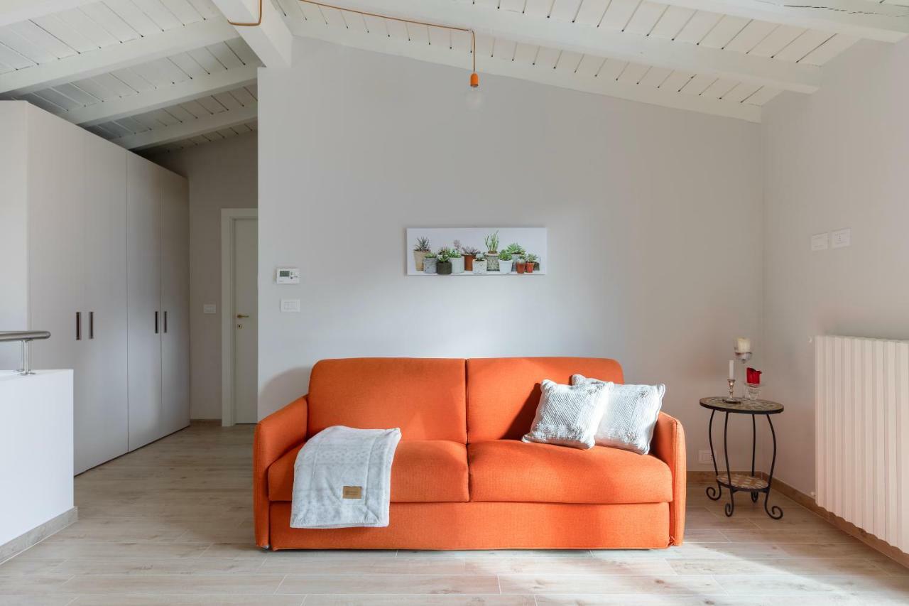 Apartament Mansarda I Cipressi Lenno Zewnętrze zdjęcie