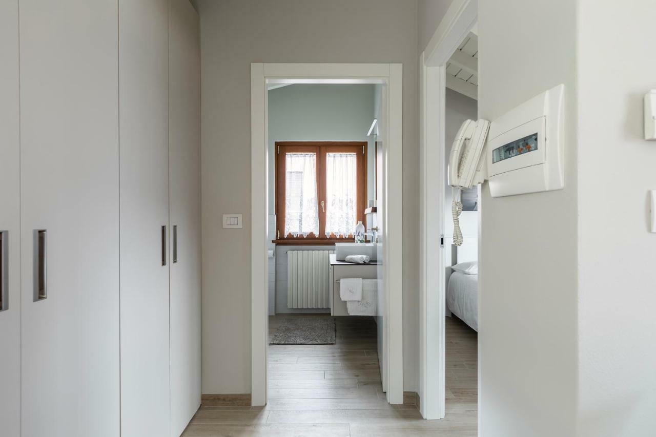Apartament Mansarda I Cipressi Lenno Zewnętrze zdjęcie