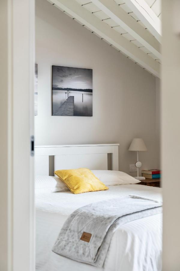 Apartament Mansarda I Cipressi Lenno Zewnętrze zdjęcie